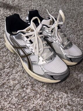 ASICS Women's White Silver Black Athletic Running Shoes